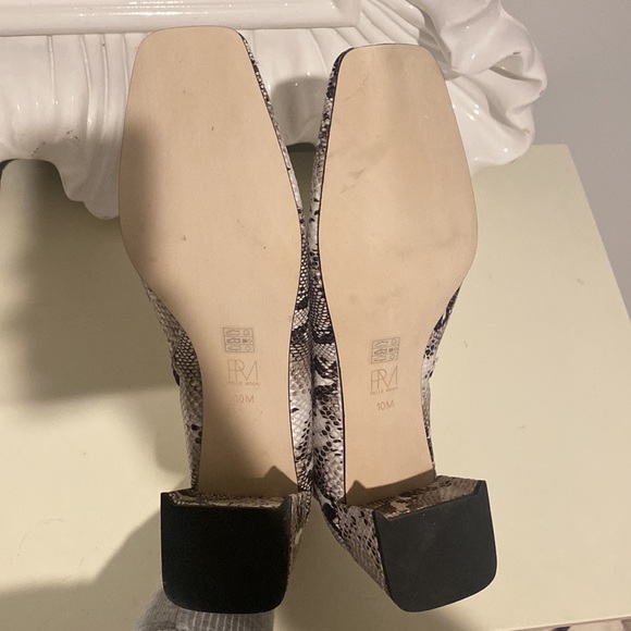 Snake print Booties. Size: 10. - Picture 5 of 5